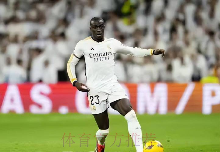 科贝:阿方索-戴维斯将成为皇马明年引援的重点 科贝:阿方索-戴维斯将成为皇马明年引援的重点