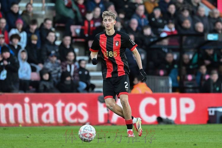 马卡:皇马去年8月到现在只有40天假期 马卡:皇马去年8月到现在只有40天假期